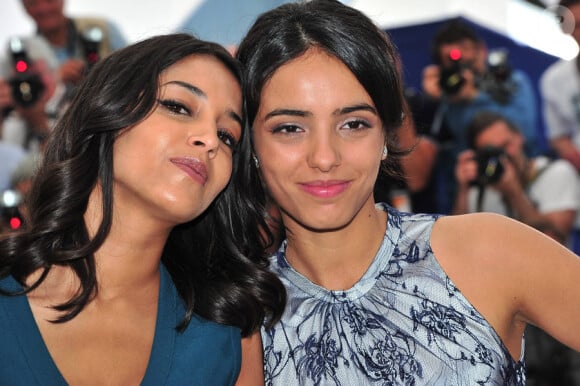 Leïla Bekhti et Hafsia Herzi lors du photocall du film La Source des femmes le 21 mai 2011 au festival de Cannes