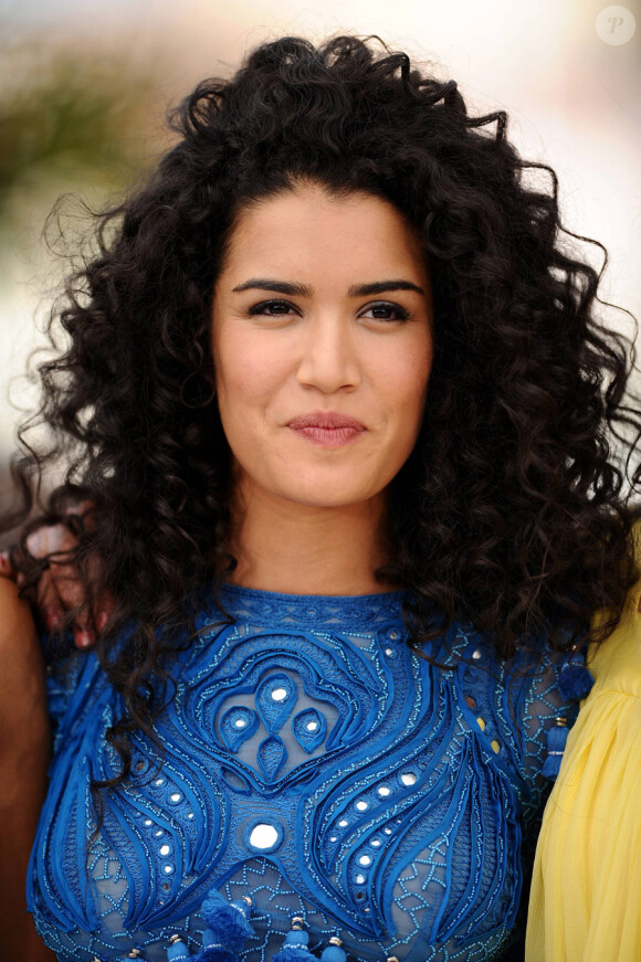 Sabrina Ouazani lors du photocall du film La Source des femmes le 21 mai 2011 au festival de Cannes