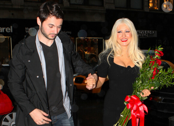 Christina Aguilera (avec son petit ami Mat Rutler) quitte le Ed Sullivan Theatre après avoir enregistré son passage au David Letterman Show, lundi 16 mai 2011, à Los Angeles.