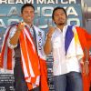 Le grand champion de boxe Oscar de la Hoya (photo : en décembre 2008, lors de la présentation du Dream Match contre Manny Pacquiao), 38 ans, a admis le 21 mai 2011 avoir "des problèmes" et être entré en cure de désintoxication quelques semaines auparavant.