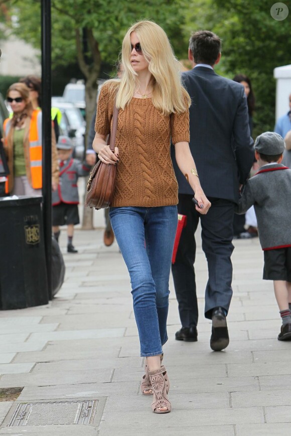 Claudia Schiffer opte pour un look simple et élégant. Londres, 23 mai 2011