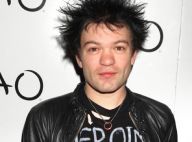 Deryck Whibley de Sum 41, ex-mari d'Avril Lavigne, s'effondre sur scène !