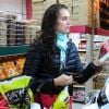 Brooke Shields en train de faire ses courses dans un supermarché coréen The Han Ah Reum à New York le 24 mai 2011.  