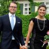 La princesse Victoria, superbe dans sa robe noire, et le prince Daniel de Suède en visite officielle à Munich du 24 au 27 mai 2011.