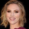 C'est en solo que Scarlett Johansson a assisté organisée par le magazine américain Vanity Fair après la cérémonie des Oscars, le 27 février 2011.