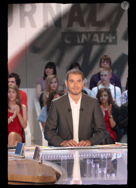 Ali Baddou sur le plateau du Grand Journal sur Canal + en avril 2011 