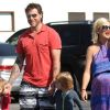 Tori Spelling et son époux Dean McDermott emmènent leurs enfants Liam et Stella au centre commercial Country Mart à Malibu, le 28 mai 2011.