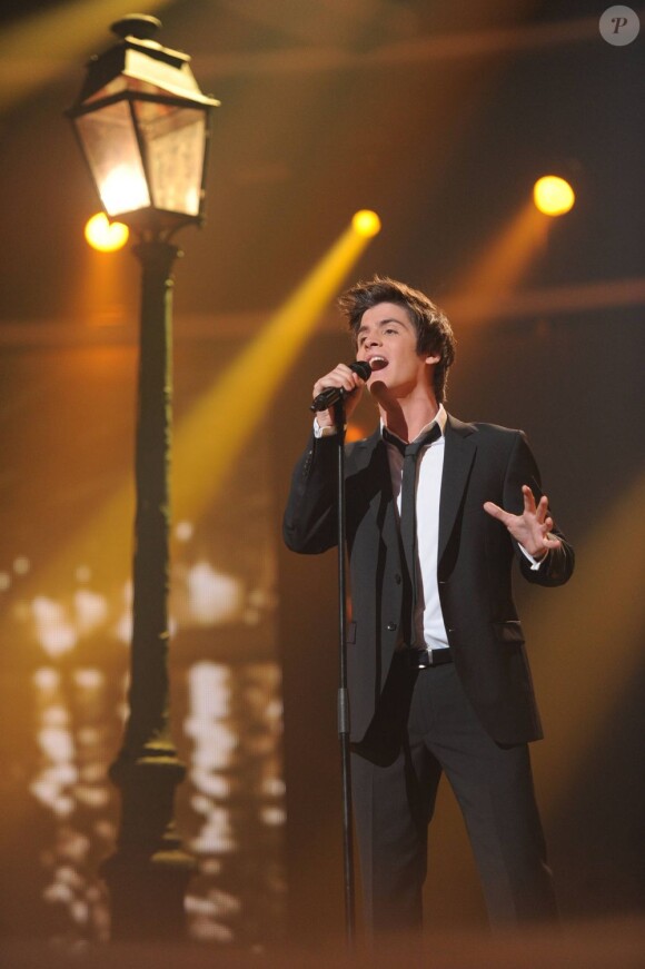 Florian Giustiniani chante Me & Mrs. Jones dans X Factor le 31 mai 2011 sur M6