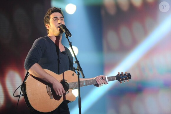 Raphaël Herrerias chante American Boy dans X Factor le 31 mai 2011 sur M6