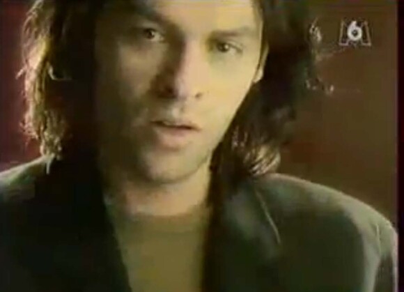Alain Lubrano dans le clip de Si ça fait mal avec Françoise Hardy, en 1992.