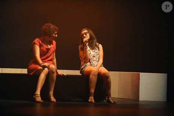 Leïla et Camélia Jordana au concert Nouvelle Star à Toulouse, le 2 juillet 2009.