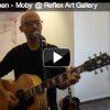 Moby en concert acoustique à la Reflex Gallery d'Amsterdam fin mai 2011. Un show au cours duquel il se fera électrocuter !