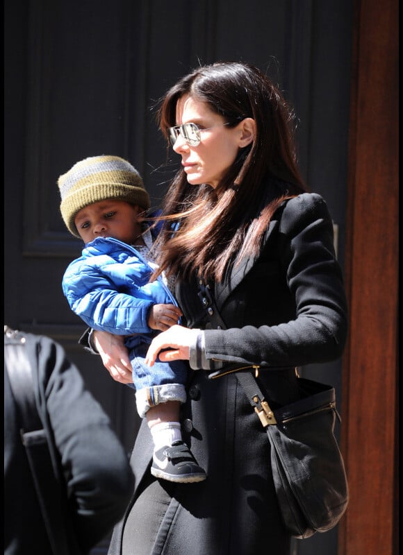 Sandra Bullock et son fils Louis en mars 2011