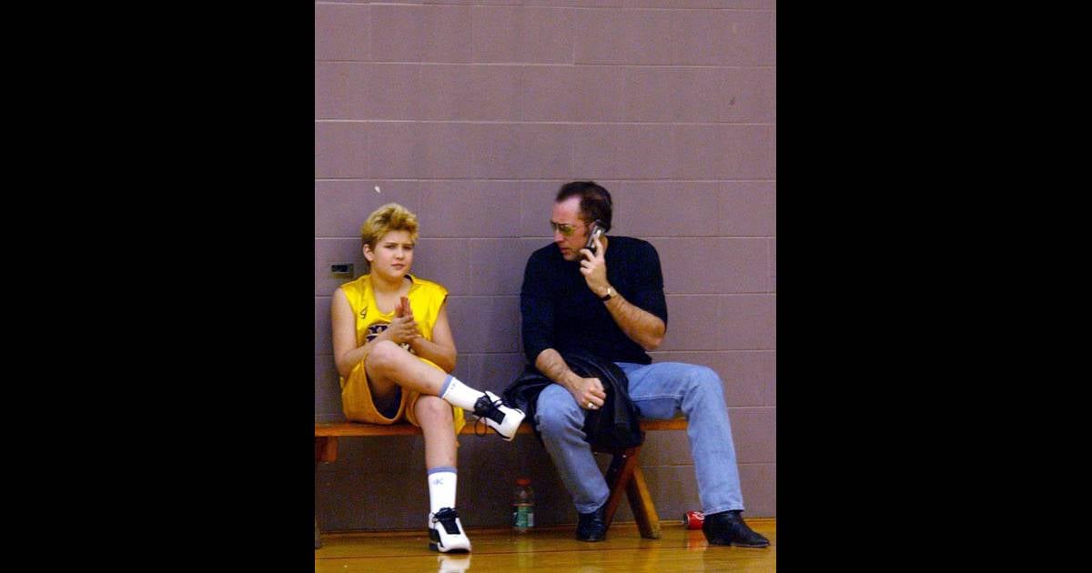 Weston Cage, âgé de 10 ans et son père Nicolas en février 2002 à Los