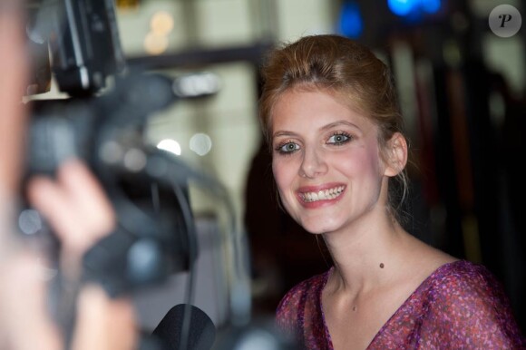 Mélanie Laurent extrêmement souriante présente Beginners, de Mike Mills, au cinéma MK2 Bibliothèque, à Paris, le 7 juin 2011.