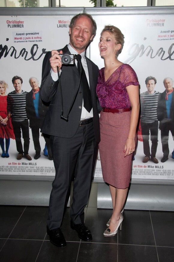 Mélanie Laurent et Mike Mills présentent Beginners au cinéma MK2 Bibliothèque, à Paris, le 7 juin 2011.