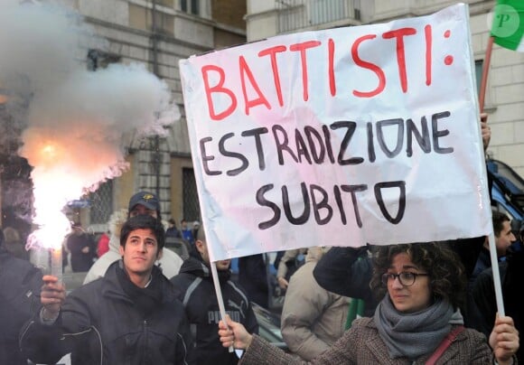 Les italiens en colère manifestent contre  le refus de l'extradition de Battesti !