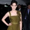 Kristen Stewart est ravissante dans cette petite robe... Seul problème : la couleur vert kaki qui ne lui va pas du tout ! New York, 19 novembre 2009