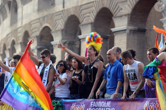 400 000 personnes environ étaient réunies, samedi 11 juin 2011 à Rome, pour l'Europride, afin de revendiquer les droits de la communauté homosexuelle.