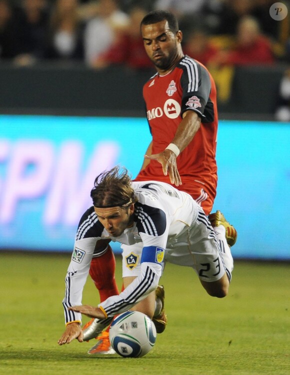 David Beckham chute durant le match L.A. Galaxy-Toronto FC le 11 juin 2011 à Los Angeles