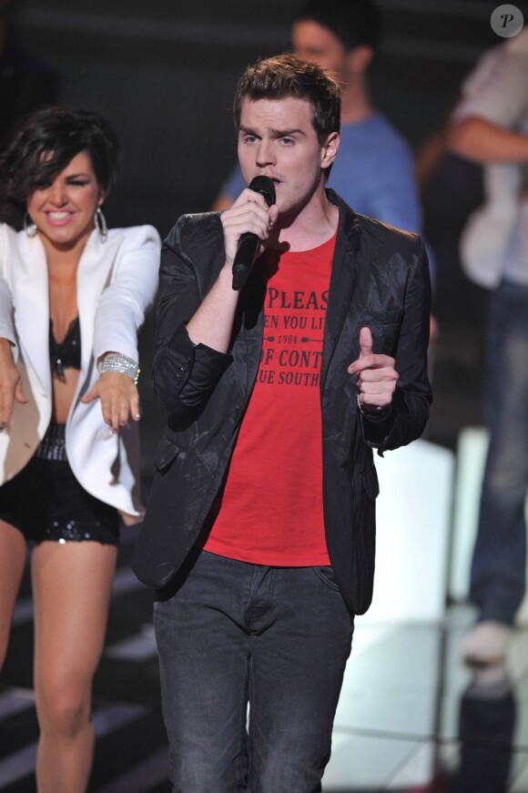Matthew Raymond-Barker, intéressant sur A la faveur de l'automne, nettement moins sur Dynamite, s'est qualifié le 14 juin 2011 pour la demi-finale de X Factor