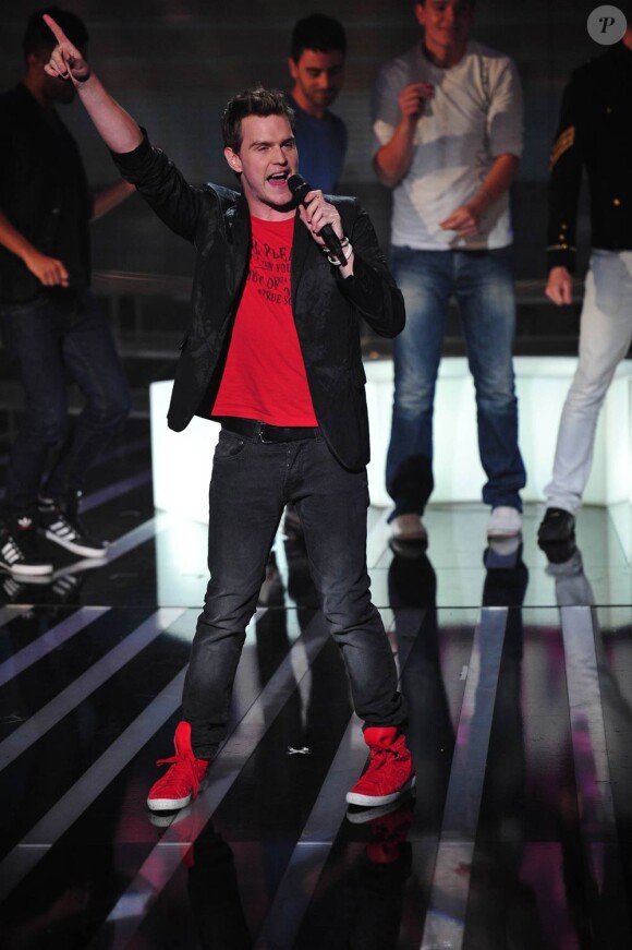 Matthew Raymond-Barker, intéressant sur A la faveur de l'automne, nettement moins sur Dynamite, s'est qualifié le 14 juin 2011 pour la demi-finale de X Factor