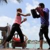 Julie découvre la boxe dans Les Anges de la télé-réalité : Miami Dreams le 14 juin 2011 sur NRJ 12