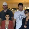 Kim Kardashian et son fiancé Kris Humphries dans les rues de Beverly Hills le 13 juin 2011