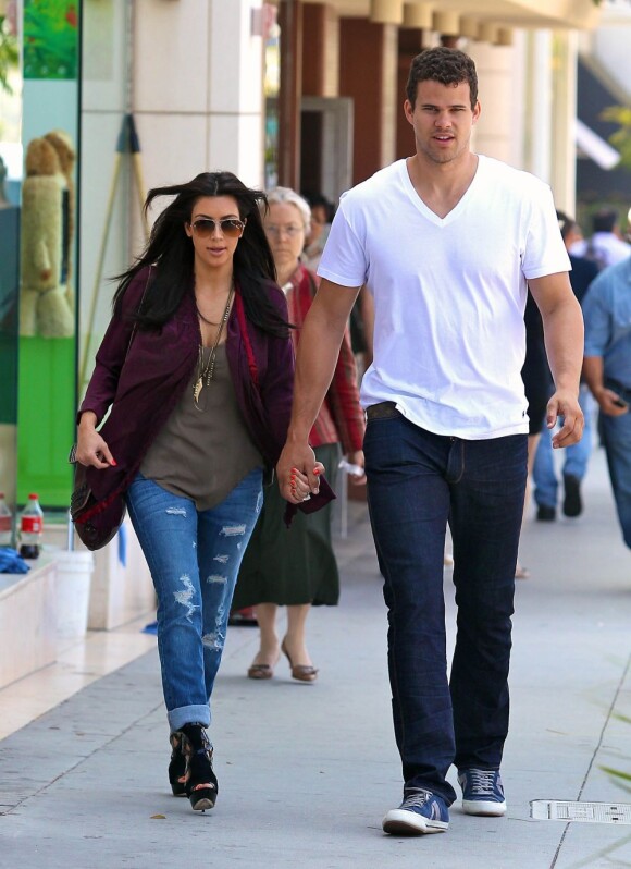 Kim Kardashian et son fiancé Kris Humphries dans les rues de Los Angeles, le 14 juin 2011