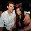 Kim Kardashian en soirée avec son fiancé Kries Humphries à Miami le 13 mai 2011