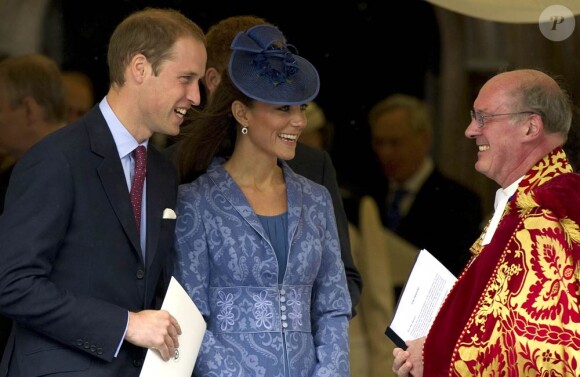 Très élégante lors des célébrations du 90e anniversaire du duc d'Edimbourg le 12 juin 2011, Catherine, duchesse de Cambridge, ne veut pas des services d'une habilleuse et soignera elle-même son look lors de sa première sortie internationale, en Amérique du Nord fin juin début juillet.