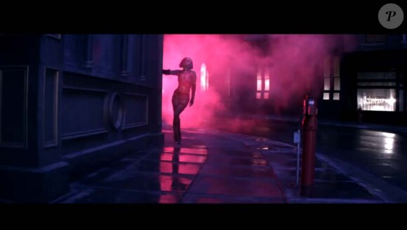 Image extraite du clip The Edge of Glory réalisé par la Haus of Gaga, juin 2011.