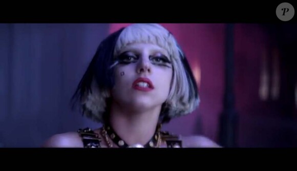 Image extraite du clip The Edge of Glory réalisé par la Haus of Gaga, juin 2011.