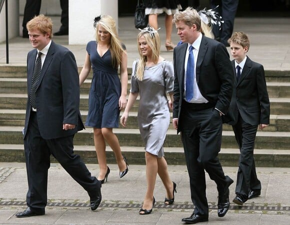 Le comte Charles Spencer (en famille en août 2007), frère de Lady Di, a épousé en troisièmes noces sa compagne de longue date Karen Gordon, le 18 juin 2011 dans l'intimité du fief familial d'Althorp.