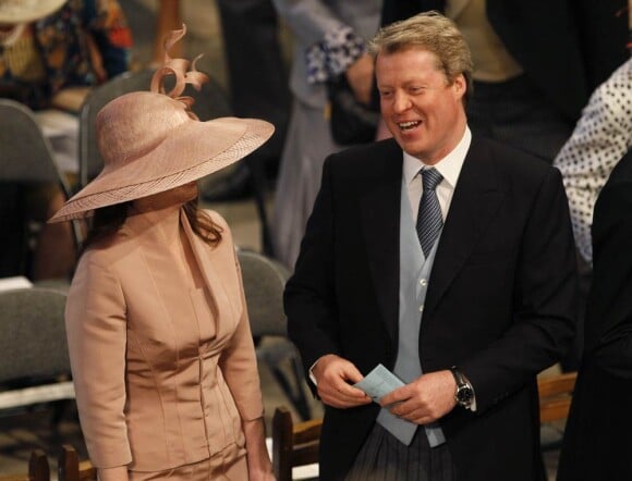 Le comte Charles Spencer, frère de Lady Di, a épousé en troisièmes noces sa compagne de longue date Karen Gordon, le 18 juin 2011 dans l'intimité du fief familial d'Althorp. Le 29 avril 2011, ils assistaient ensemble au mariage de William et Kate à Westminster.