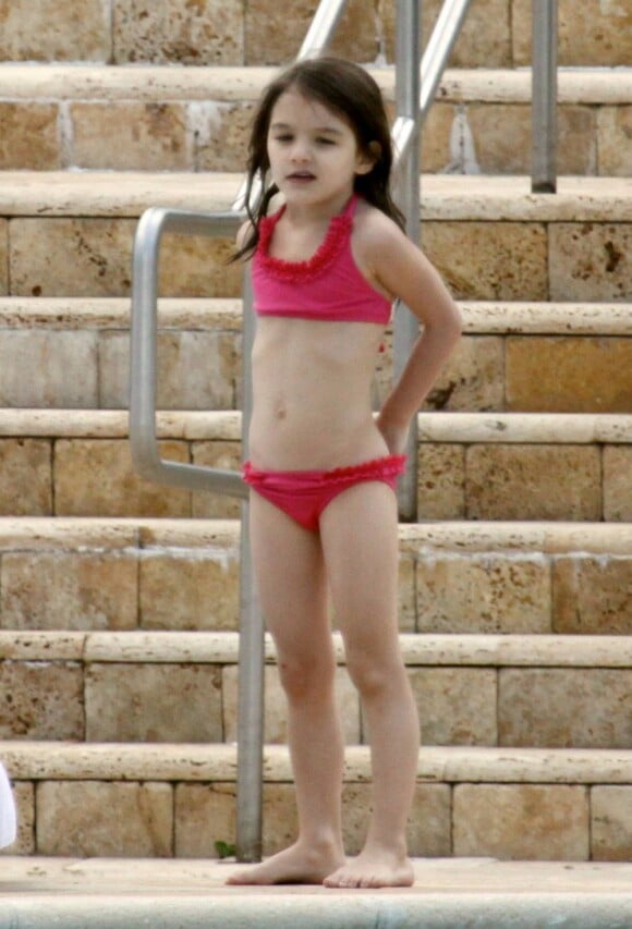 Suri Cruise s'est déjà pourtant mis en maillot de bain pour se baigner ! Miami, 16 juin 2011