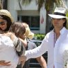 Tom Cruise, Katie Holmes et leur petite Suri passent la journée à bord de leur bateau le Marquis le 19 juin 2011 à l'occasion de la Fête des Pères. 