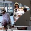 Katie Holmes profite de sa fille Suri Cruise durant la Fête des Pères aux côtés de son mari Tom Cruise à bord de leur bateau le Little Castle le 19 juin 2011