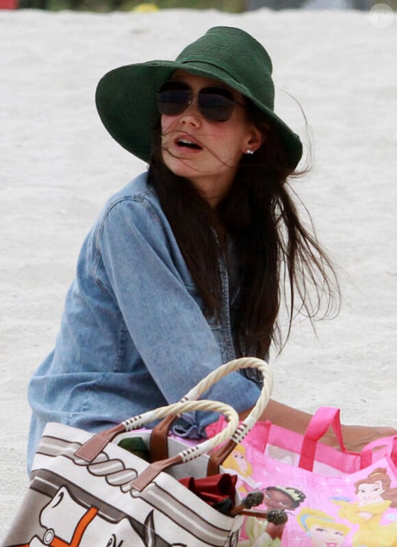 Katie Holme sur une plage de Miami le 18 juin 2011