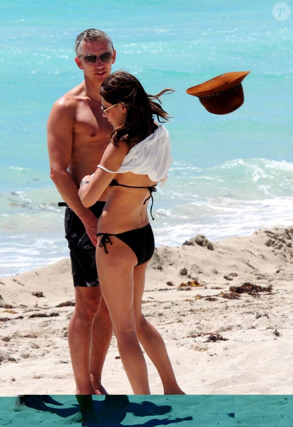 Gary Lineker et sa femme Danielle sur la plage de Miami le 3 juin 2011