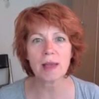 Véronique Genest pousse la chansonnette... Merci Patron !