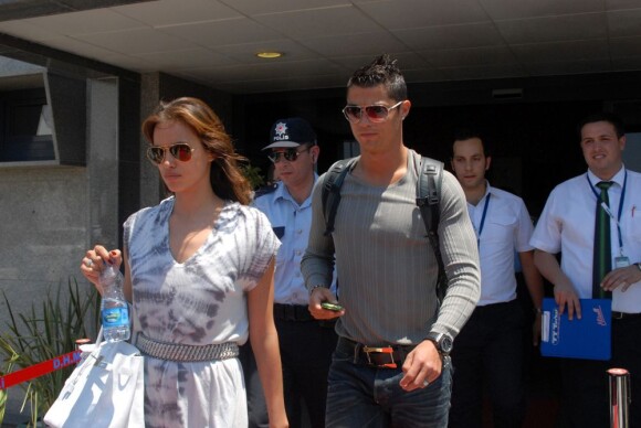 Cristiano Ronaldo et Irina Shayk le 19 juin 2011, à Bodrum en Turquie, après avoir fait l'ouverture du centre commercial d'Istanbul
