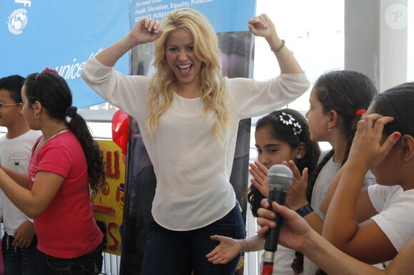Shakira donne un cours de danse dans une école bilingue (arabe et hébreu) à Jérusalem. Israel, 21 juin 2011