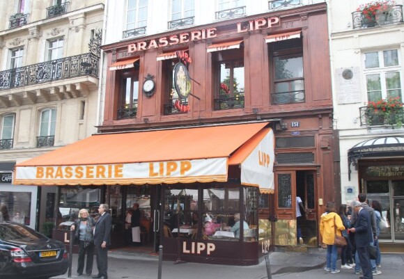 Lily Allen et son époux Sam Cooper à Paris ont déjeuné à la brasserie Lipp, le 22 juin 2011