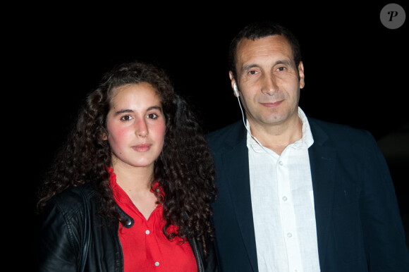 Zinedine Soualem et sa fille Lina lors du lancement de La Fête du cinéma au Grand Palais à Paris le 23 juin 2011