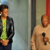 Michelle Obama et Desmond Tutu ont participé à une séance d'exercices avec des jeunes enfants du Cap au stade de la ville le 23 juin 2011