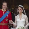 Le prince William et sa femme Catherine Middleton sortent de l'abbaye de Westminster où ils viennent de se marier le 29 avril 2011