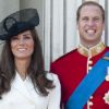 Catherine Middleton et son mari le prince William à Buckingham Palace en juin 2011