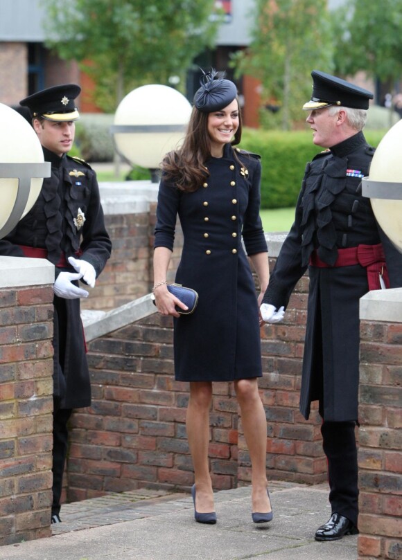 la princesse Catherine Middleton, sublime lors de la remise des distinctions pour le premier bataillon de la Irish Guards rentrée d'Afghanistan à Windsor, Londres, le 25 juin 2011