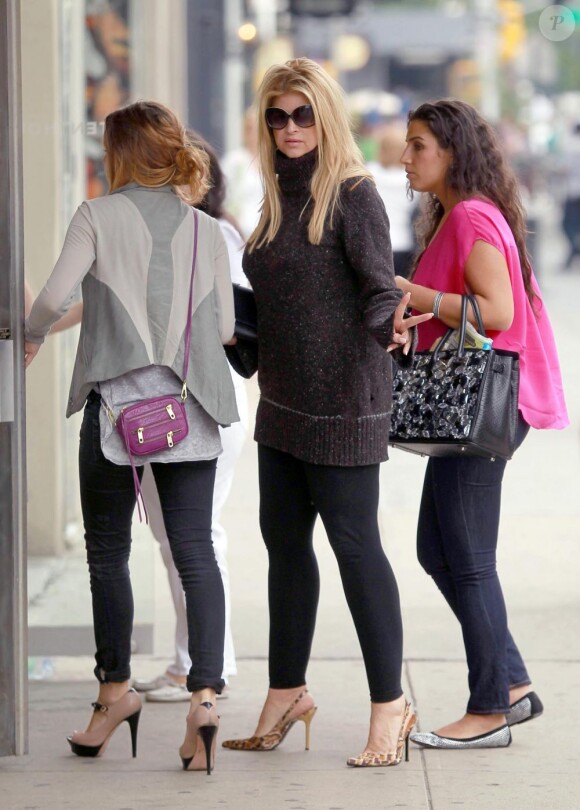 Kirstie Alley quitte son hôtel à Tribeca, New York, le 24 juin 2011